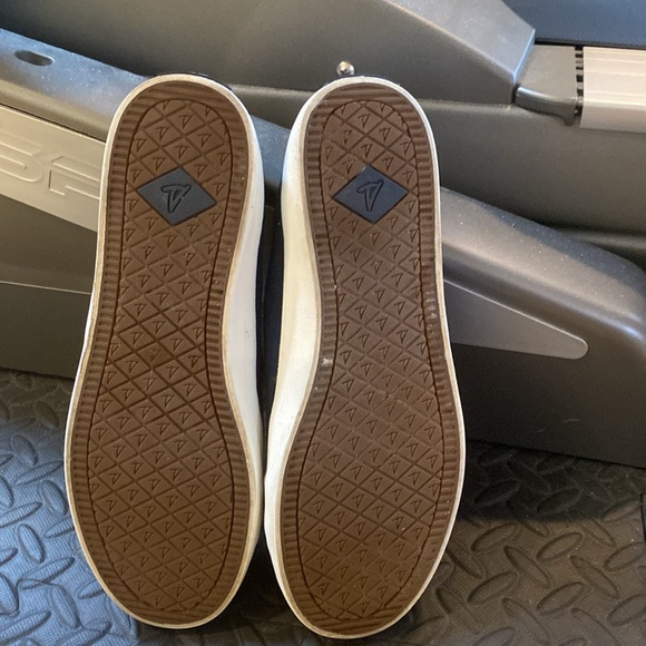 Sperry boat shoes. Very gently worn. Size 8. - Picture 3 of 3
